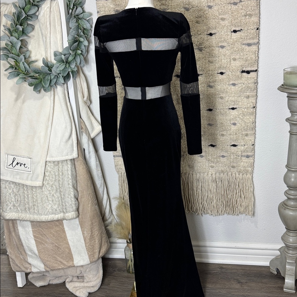 BETSY & ADAM black full length 
Illusion Velvet Sheath Gown size 0 - Picture 5 of 10